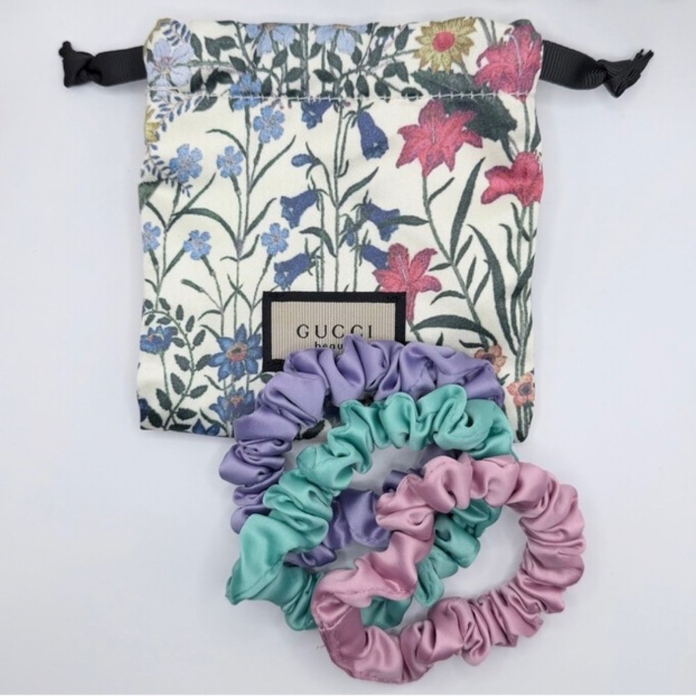 Gucci Beauty 3 Piece Scrunchies Set With Floral Drawstring Pouch NWT GWP